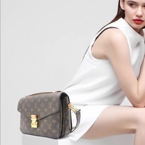 🎁Louis Vuitton Pochette Metis Monogram